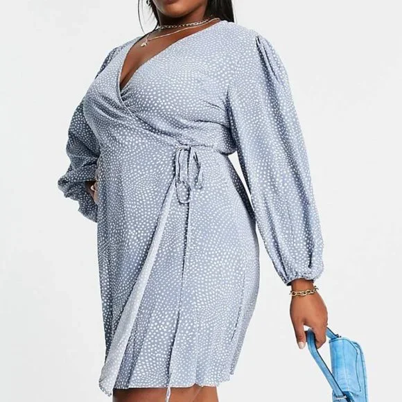 Glamorous Puff Sleeve Wrap dress in Blue Dot Print ASOS - Picture 2 of 5